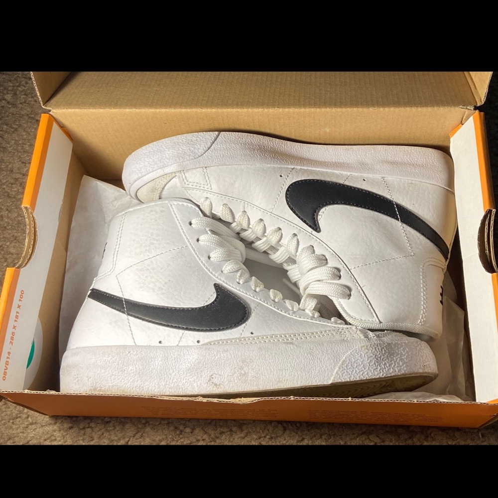 White Nike Blazer Mids 77